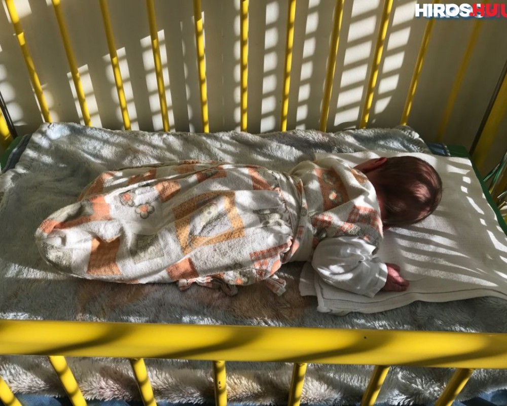 Örökbefogadták a kórház csecsemőmentő inkubátorában hagyott kisfiút