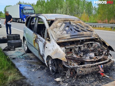 Lángolt egy autó az M5-ösön