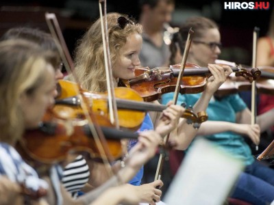 Próbál a Kecskeméti Szimfonikus Zenekar a Kodály Fesztiválra