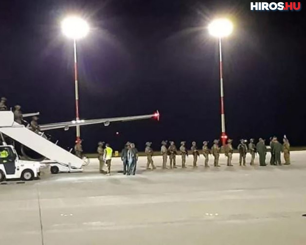 Kecskeméten szálltak le az Afganisztánból kimenekített katonákat szállító repülők