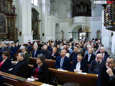 Az Árpád-ház női szentjeiről tartottak konferenciát a piarista templomban - Videóval