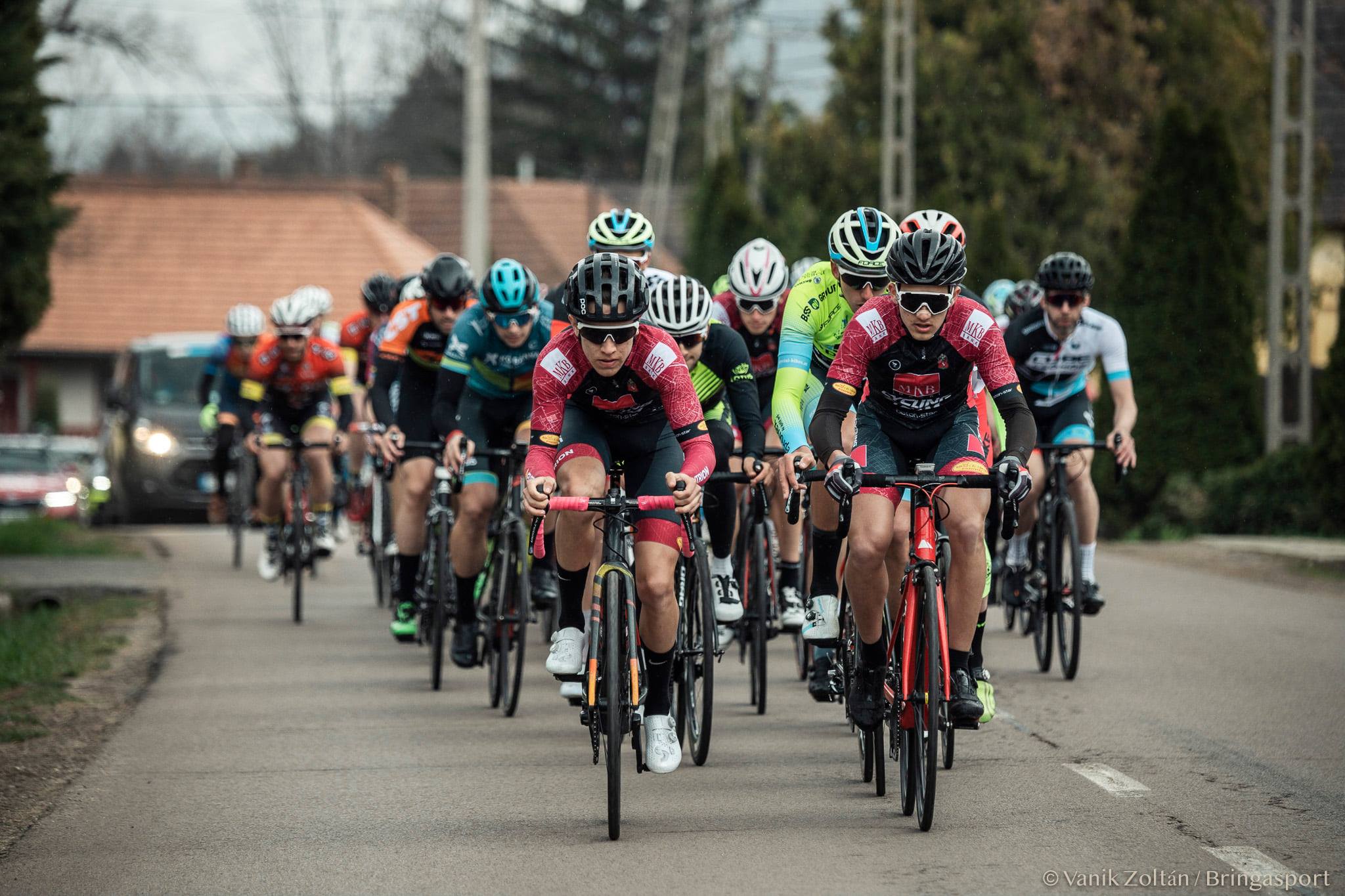 Az MKB Cycling Team “húzza a sort” a Hegyi Országos Bajnokságon - Fotó: Vanik Zoltán
