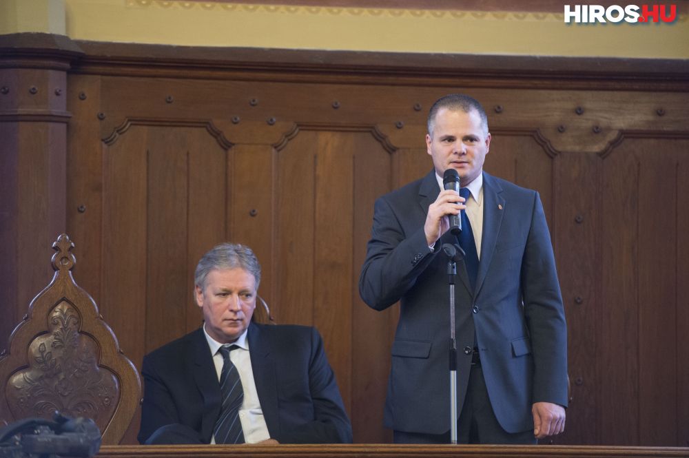 Zombor Gábor és Salacz László országgyűlési képviselők a kvóta ellen érveltek a kecskeméti közgyűlésen