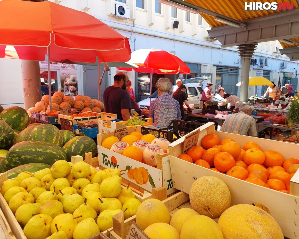 Már szinte éjjel-nappal vásárolható a zöldség és gyümölcs a belvárosi piacon