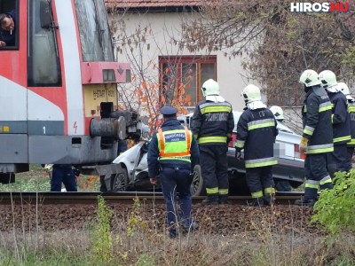 Autóval ütközött a vonat Tiszaföldváron