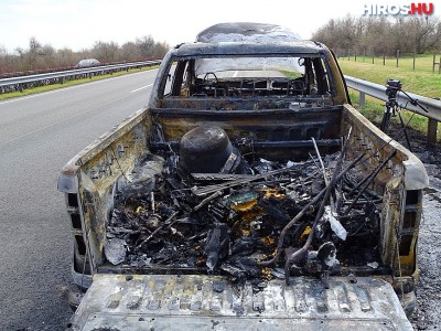 Kiégett egy terepjáró az M5-ösön