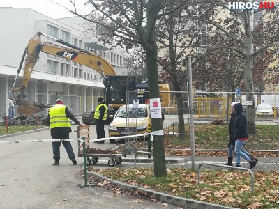 Elkezdődött a kórházi parkolóház építése