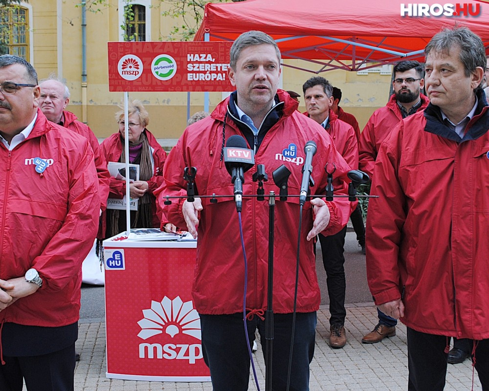 Utcafórummal kibővített sajtótájékoztatót tartott az MSZP