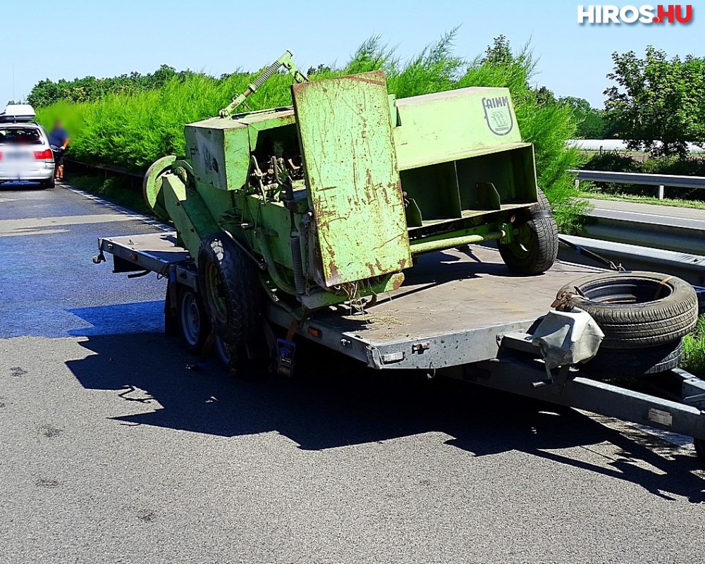 Utánfutót húzó gépkocsi hajtott bele egy teherautóba az M5-ösön
