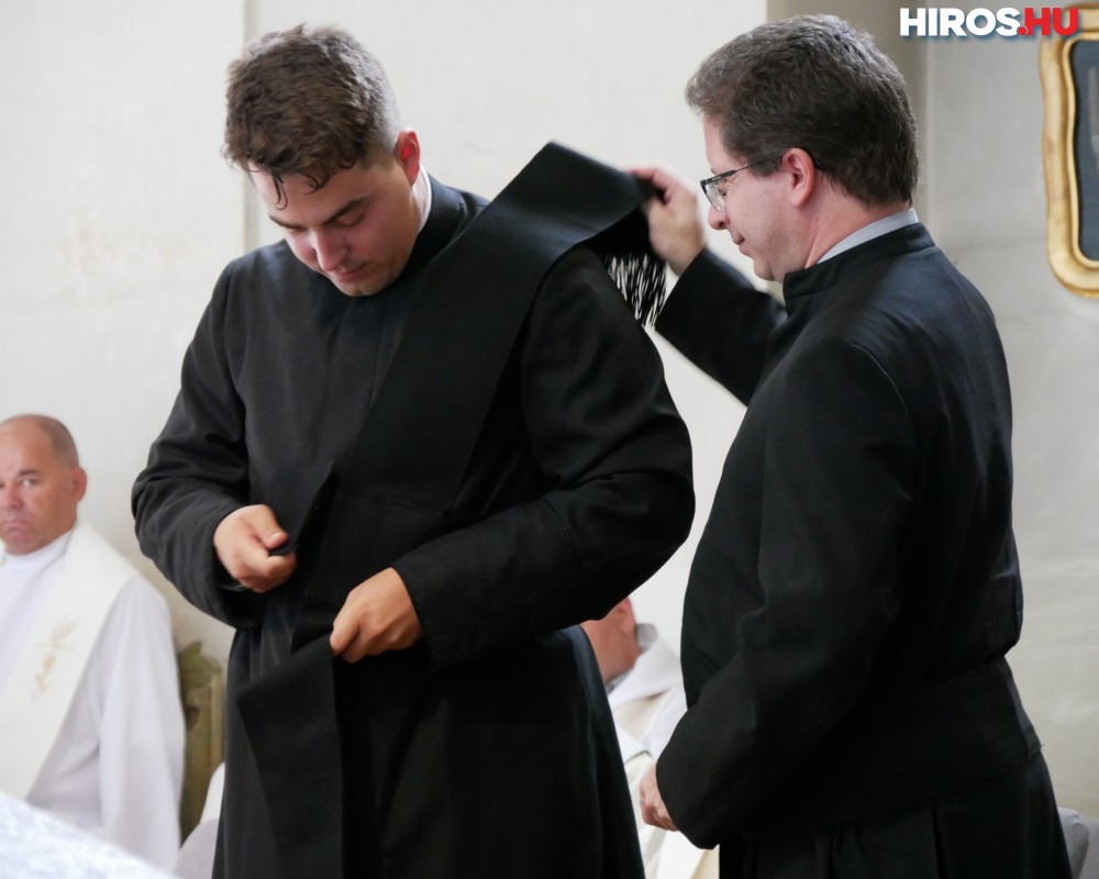 Piarista szerzetesjelölt öltözött be Kecskeméten