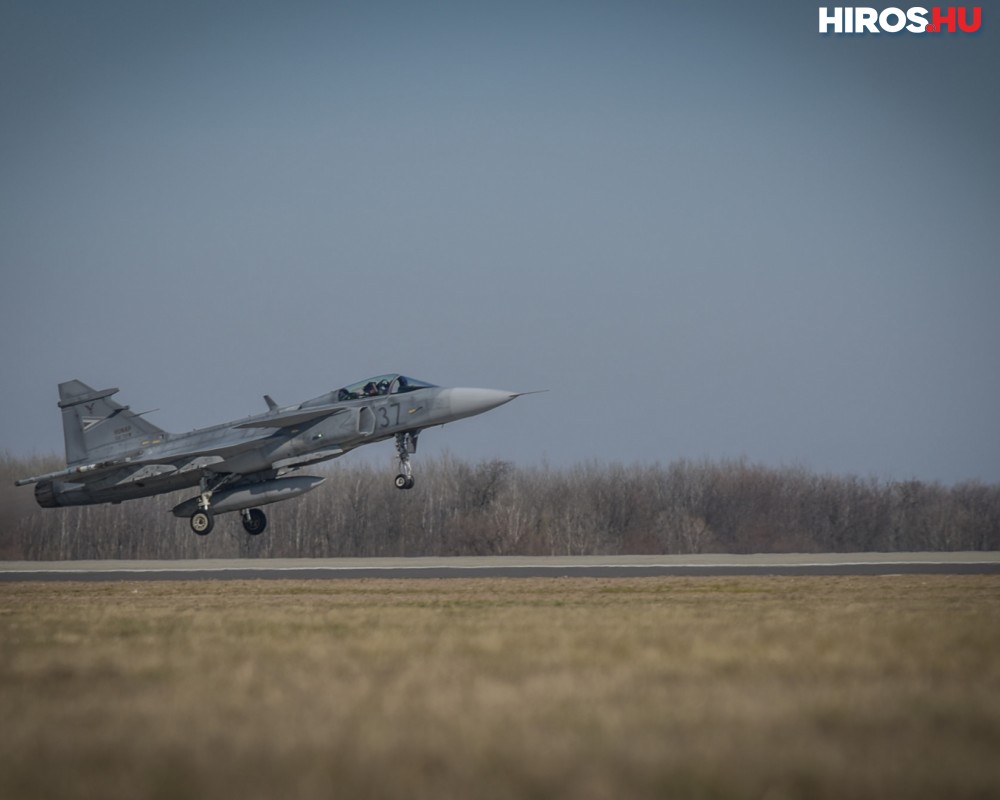 Riasztották a kecskeméti Gripeneket