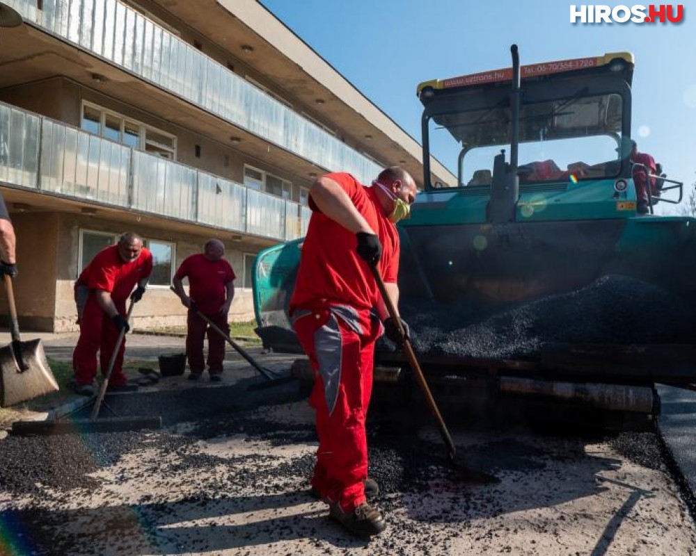 6 milliós adományából épült meg a halasi kórház fertőző osztályára vezető út