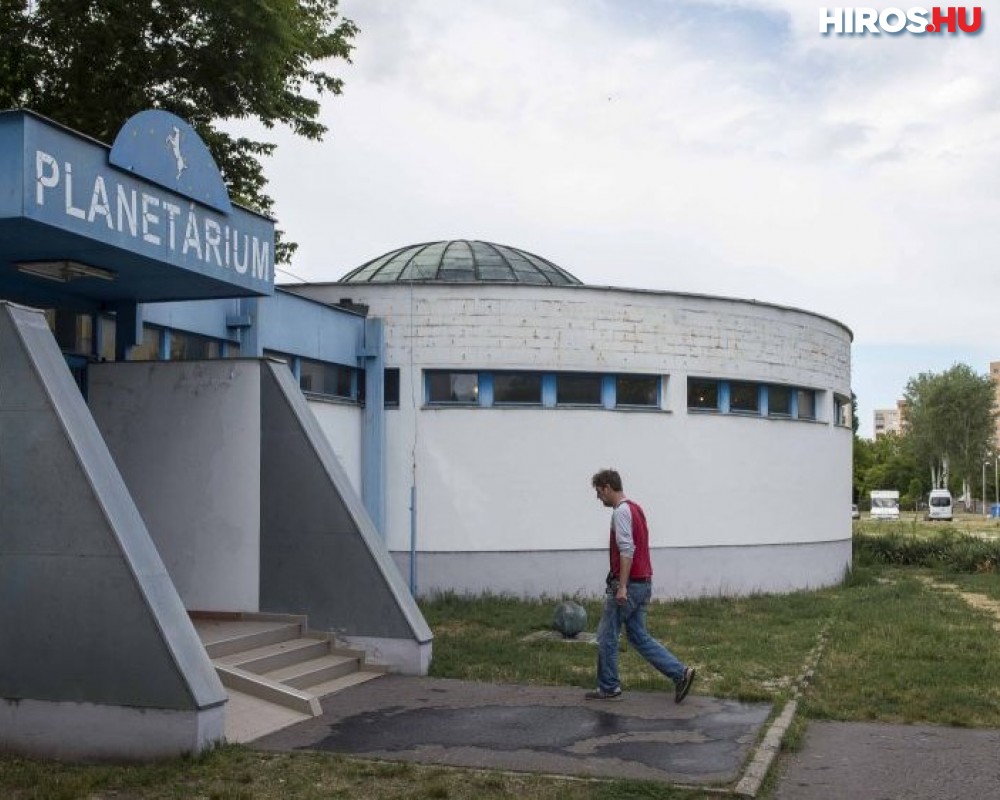 Kinyitott a Kecskeméti Planetárium (videóval)