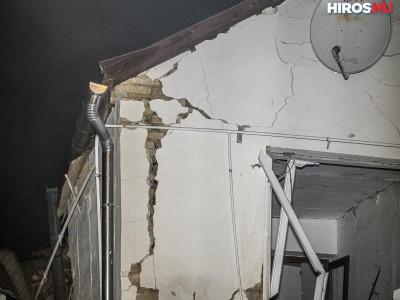 Felrobbant egy ház, kimentették a lakót a romok közül