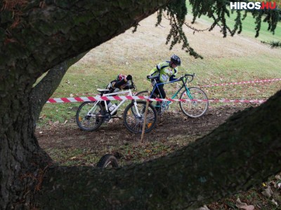 Linartech Cyclocross Magyar Kupa - Eső, sár, izgalmak a tóparti fövenyen