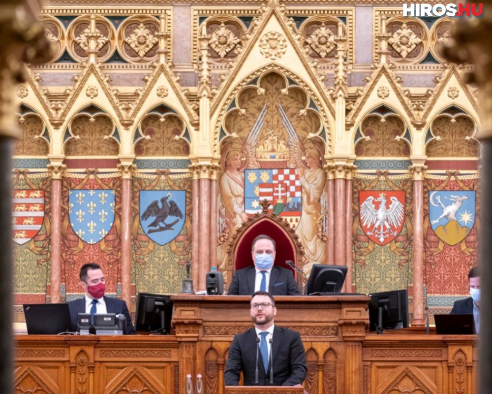 A koronavírus-törvény hatályának meghosszabbításáról tárgyal az Országgyűlés