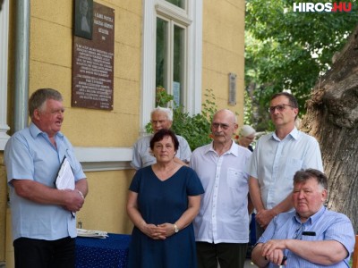 Pintér József tiszteletére avatott emléktáblát a Wojtyla ház családja 