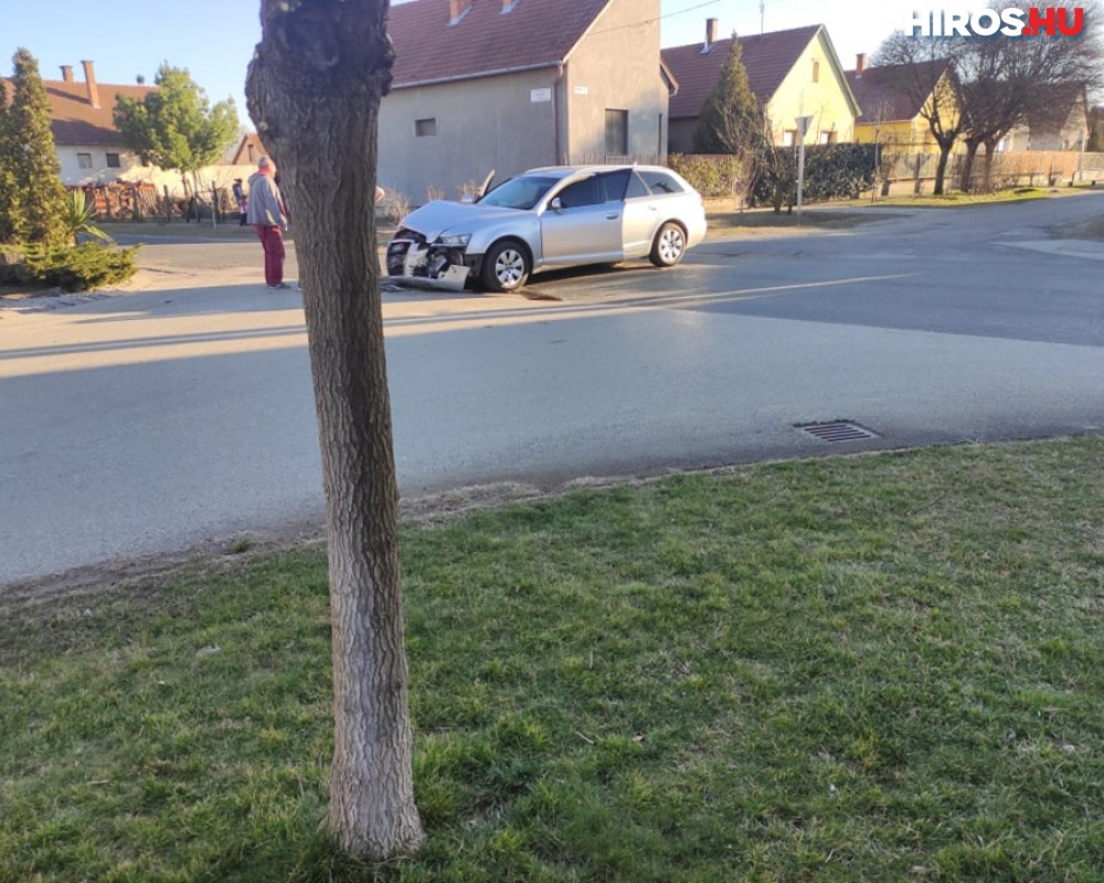 Két autó ütközött Petőfivárosban - A balesetben egy gyermek is megsérült 