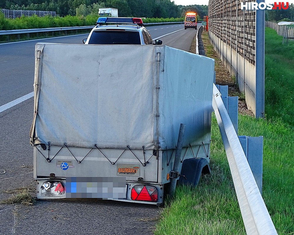 Defekt miatt leszakadt utánfutó az M5-ösön