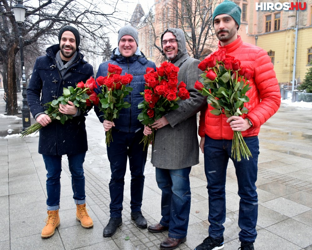 100 szál rózsa volt a színház Valentin-napi ajándéka
