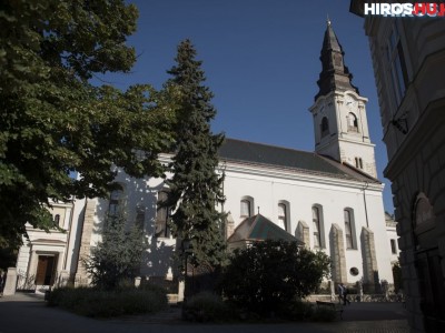 Újra megnyílnak a református templomok