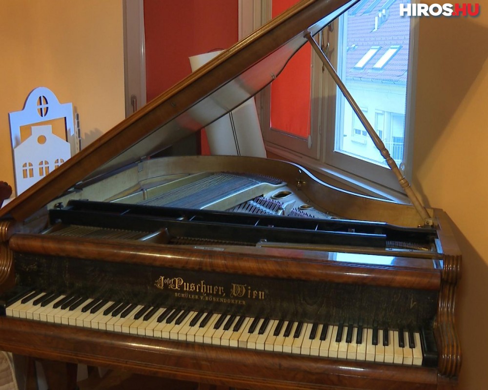 Zongorafelajánlás Zsombor gyógyulásáért - Videóval