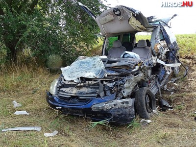 Baleset Csengelénél: teherautó ütközött frontálisan egy személygépkocsival