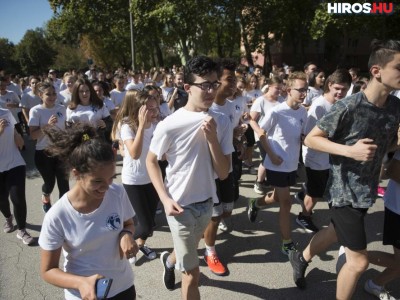 450 diák futott a Széchenyi évfordulóján