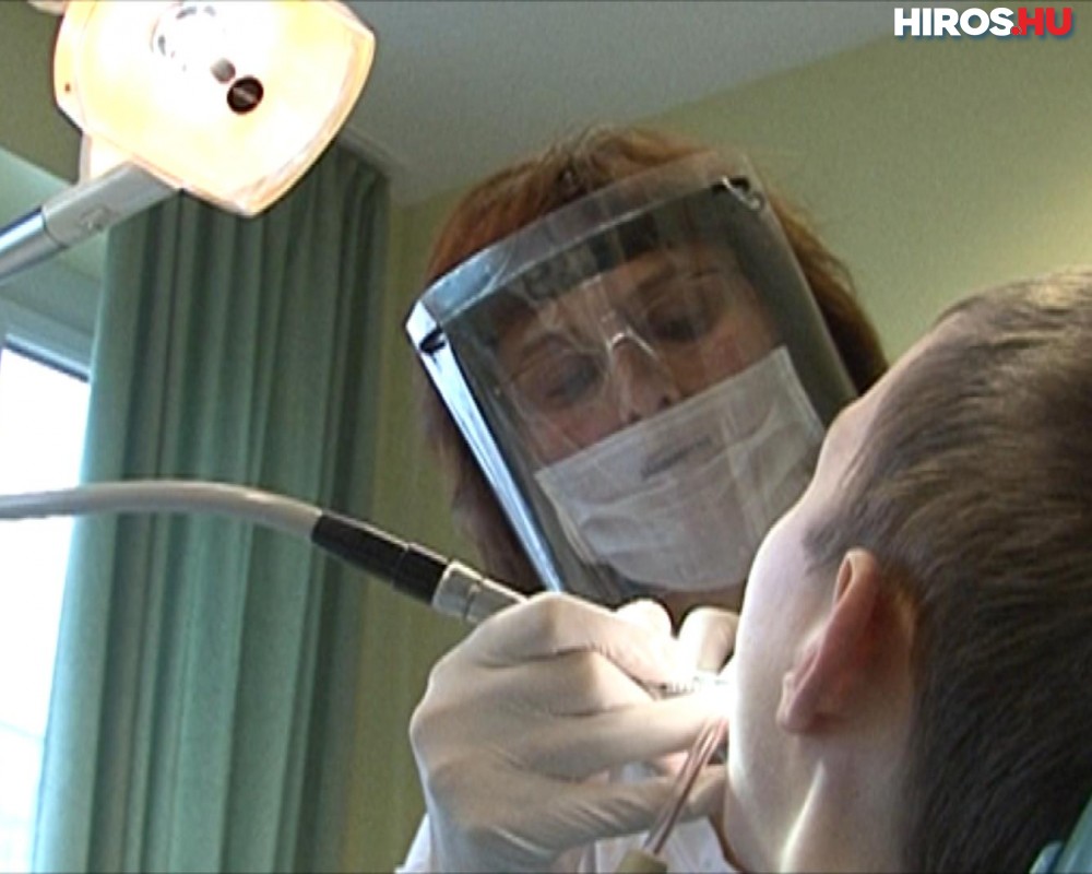 A fogorvosok bérét is rendezik - Videóval