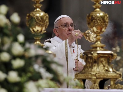 Emberségesebb és békés világot sürgetett Ferenc pápa karácsonyi beszédében