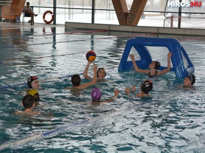 Nagy kedvvel végzik a Lánchíd Utcai Iskola diákjai az úszásoktatást