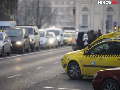 Taxistüntetés - Szakmai szervezetek: a kormány mindenkivel tartassa be a törvényeket!