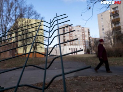 Több mint egymilliós kárt okoztak a vandálok a Szimferopol téren
