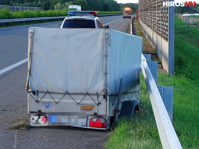 Defekt miatt leszakadt utánfutó az M5-ösön