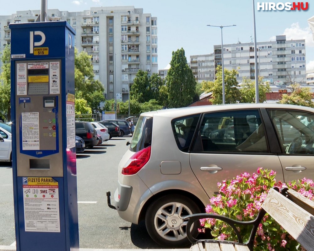 Új burkolatot kapott a Domus-parkoló, továbbra is helyben kell venni a jegyet - VIDEÓVAL