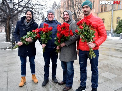 100 szál rózsa volt a színház Valentin-napi ajándéka