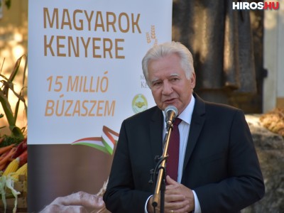 Magyarok kenyere: 1000 tonna gabonát adományoztak a gazdák - VIDEÓVAL