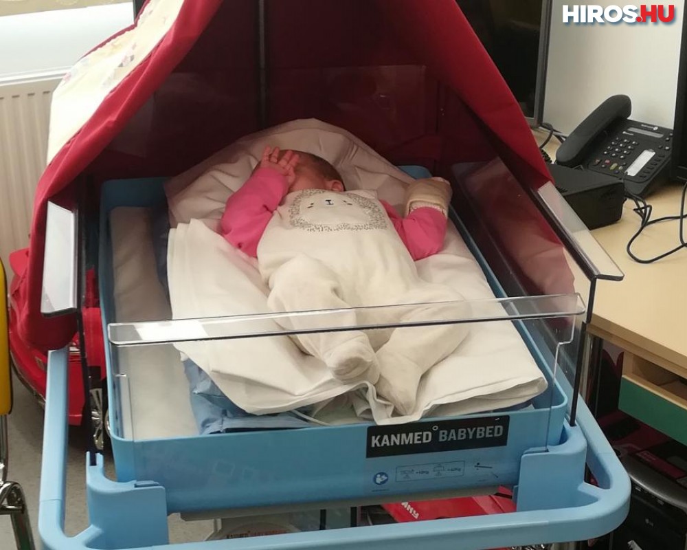 Újszülött-melegítő ágyat adományoztak a kórháznak