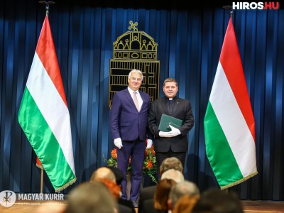 Magyar Érdemrend tisztikeresztje kitüntetést kapott Tóth Tamás pápai káplán