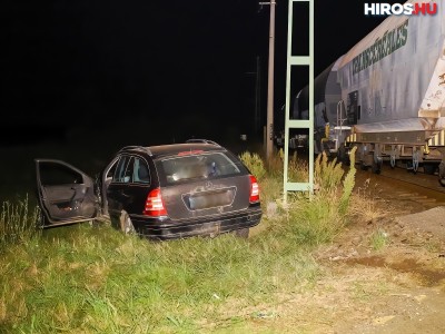 Tehervonatnak csapódott egy autó Soltvadkert határában