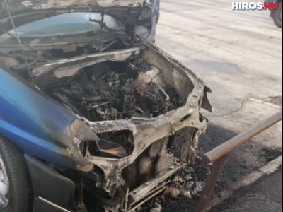Lángolt egy autó a Nyíri úton