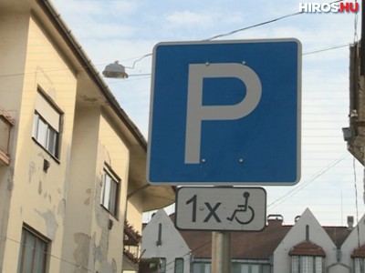Sokan figyelmen kívül hagyják a rokkant parkolók jelzését