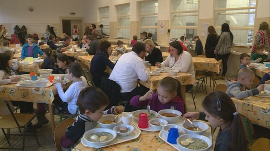 A gyerekek többségének ízlett az ebéd a Szent Imre Általános Iskola ebédlőjében